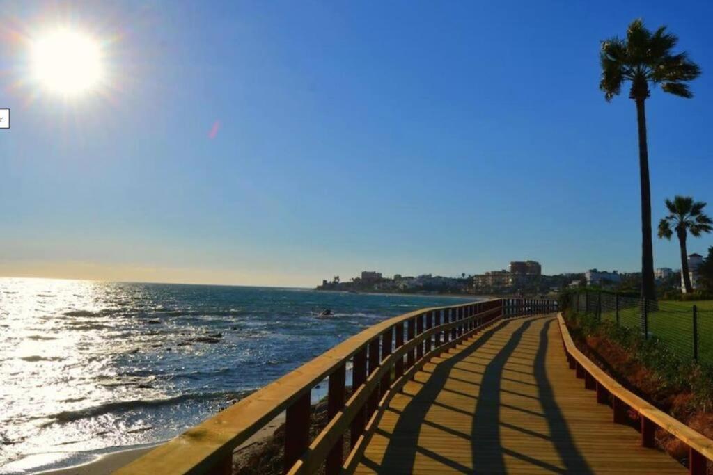 5* Stunning Golf & Sea Apartment มิฮาส ภายนอก รูปภาพ